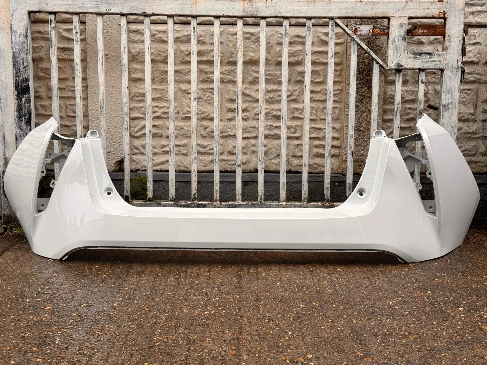 Toyota Prius 1.8L Hybrid 2016 - 2018 Rear Bumper Pearl White