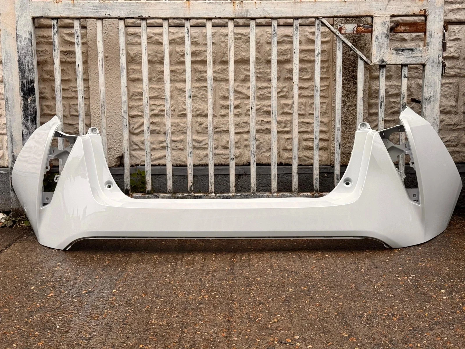 Toyota Prius 1.8L Hybrid 2016 - 2018 Rear Bumper Pearl White - Image 3