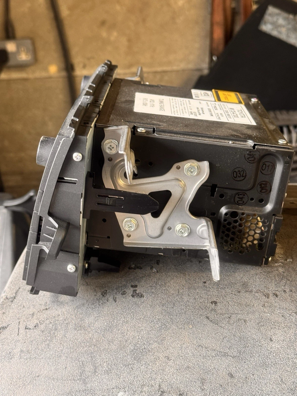 Toyota Prius 2009-2015 Radio CD Player Head Unit 86120-47310 - Image 2