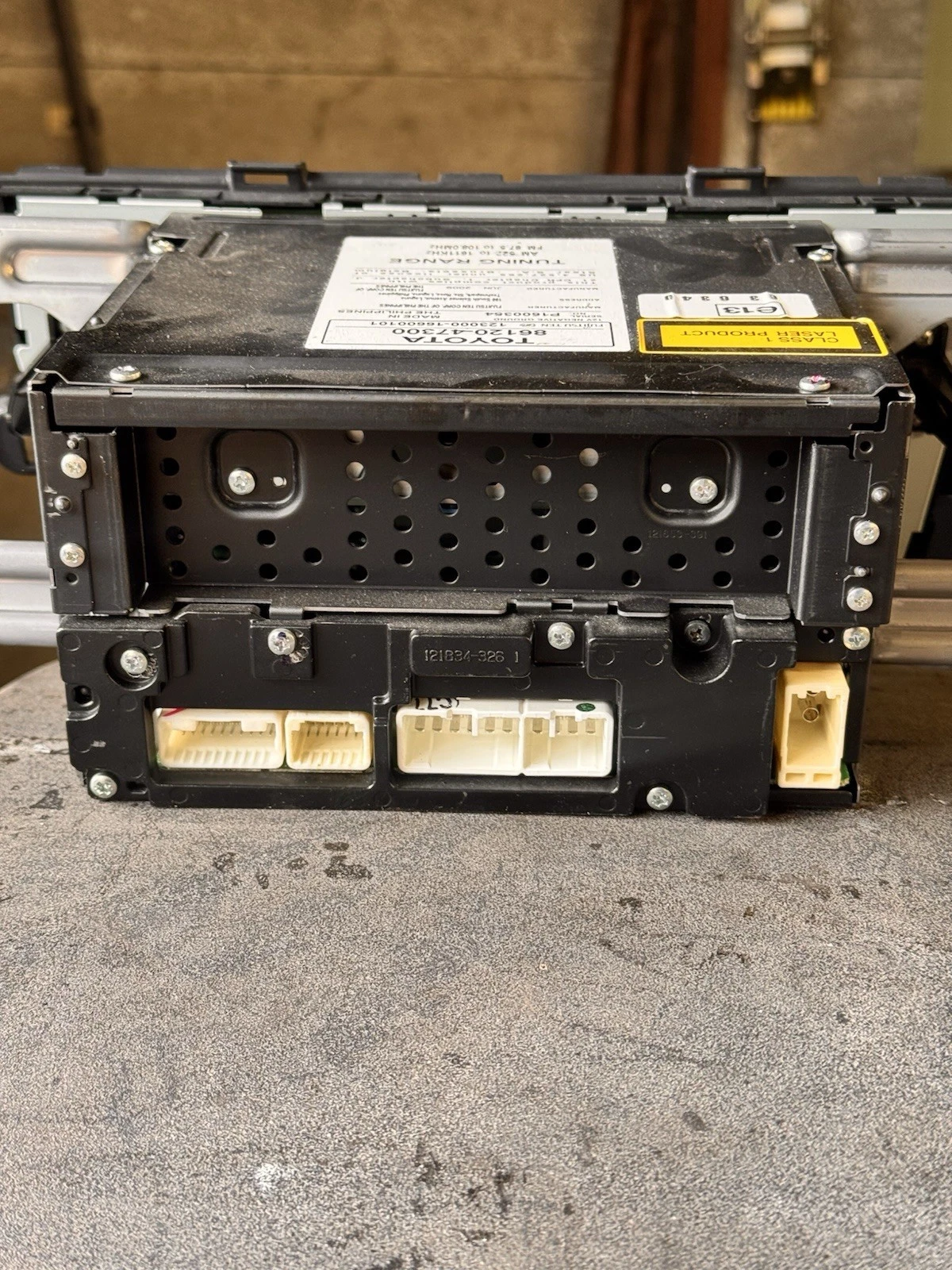 Toyota Prius 2009-2015 Radio CD Player Head Unit 86120-47310 - Image 4